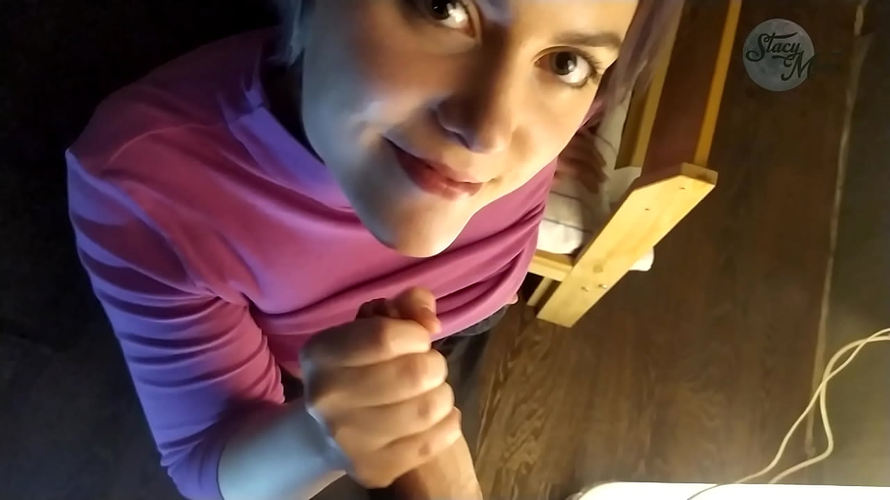 Typické ruské domáce porno so zápletkou s vtákom a dobrým hlbokým hltom