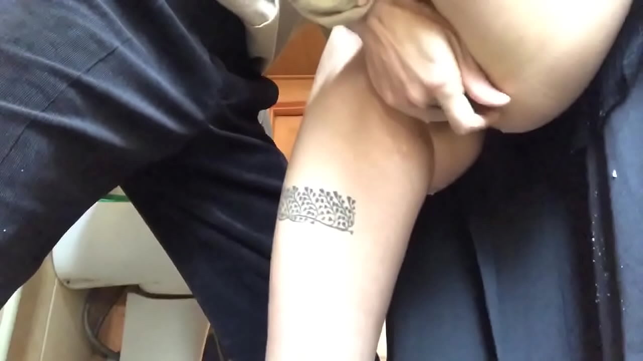 Squirt v školskej kúpeľni, skutočný spenený orgazmus - môj učiteľ sa snažil