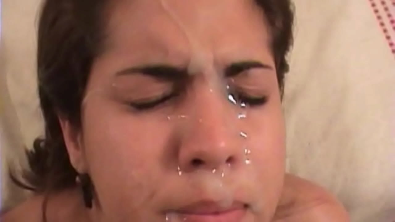 Krásna latinskoamerická brunetka má drsný sex